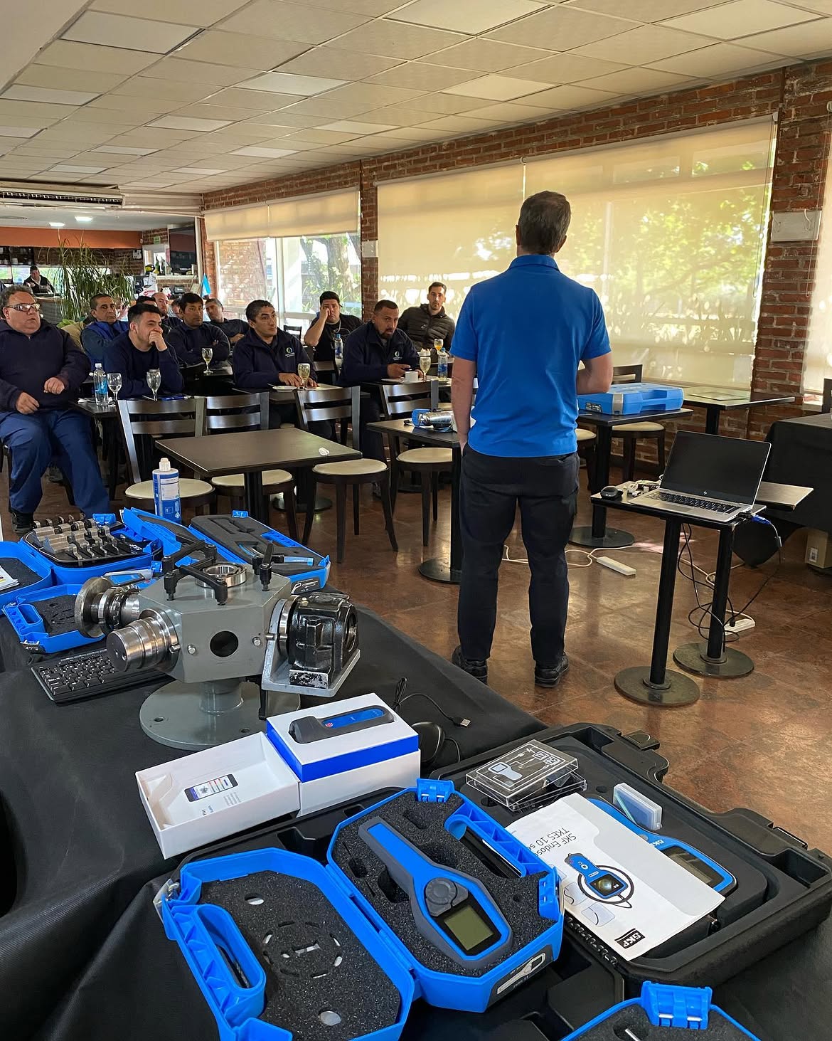 Workshop PRODUCTOS DE MANTENIMIENTO Y LUBRICACIÓN junto a especialistas de SKF ,donde se hablo d (8)